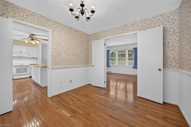 190 Farmbrooke Lane, Winston-salem, NC 27127