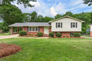 190 Farmbrooke Lane, Winston-salem, NC 27127