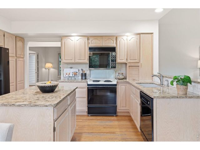 900 Ashford Ln, Fort Collins, CO 80526