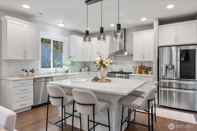 18829 33rd Avenue NE, Lake Forest Park, WA 98155