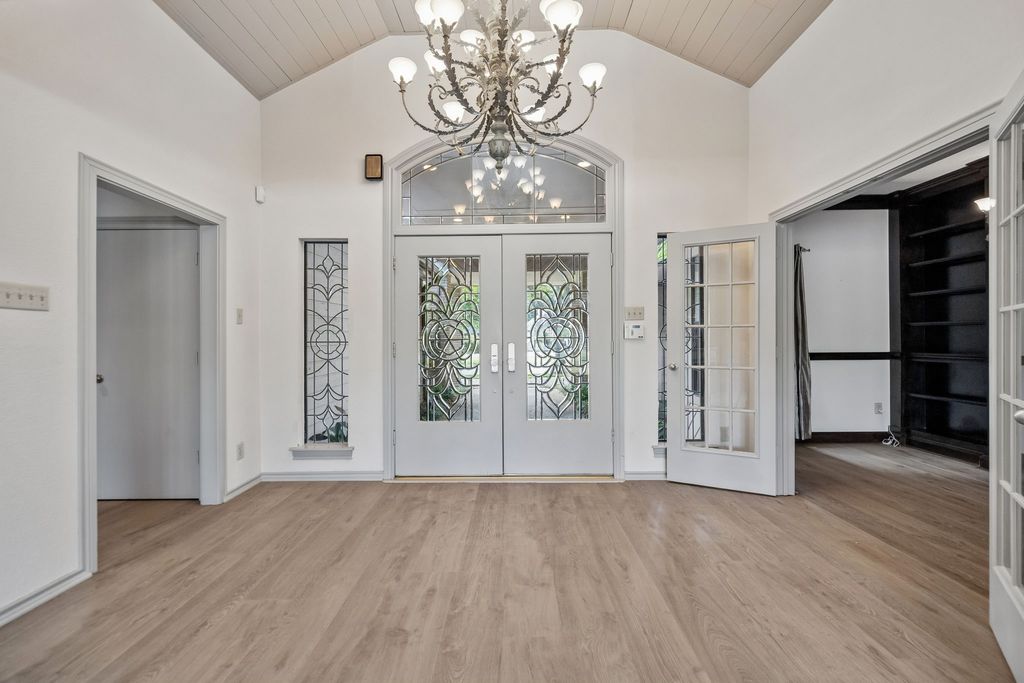 13217 Woodhaven Drive, Farmers Branch, TX 75234 — photo 2