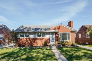 21701 Chalon Street, Saint Clair Shores, MI 48080