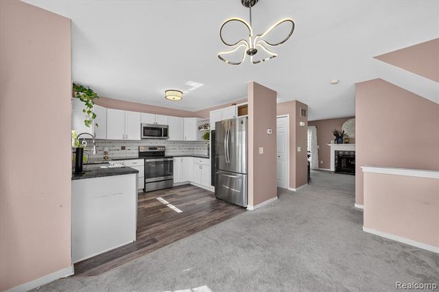 217 Oak Ridge Drive, Pontiac, MI 48341