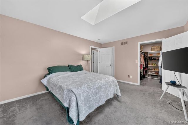 217 Oak Ridge Drive, Pontiac, MI 48341