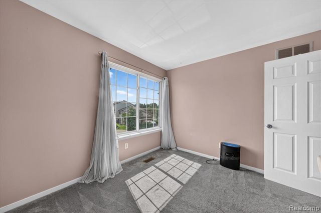217 Oak Ridge Drive, Pontiac, MI 48341