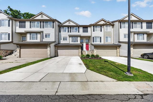 217 Oak Ridge Drive, Pontiac, MI 48341