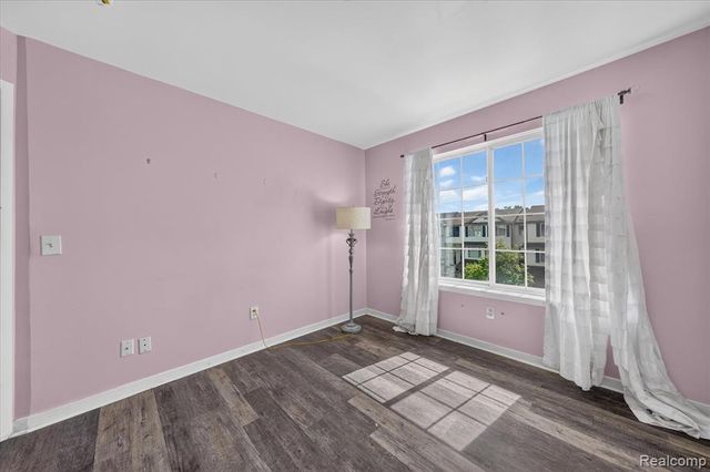 217 Oak Ridge Drive, Pontiac, MI 48341