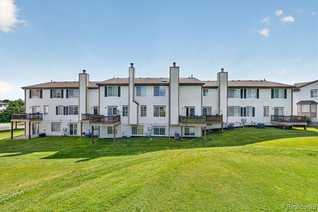 217 Oak Ridge Drive, Pontiac, MI 48341