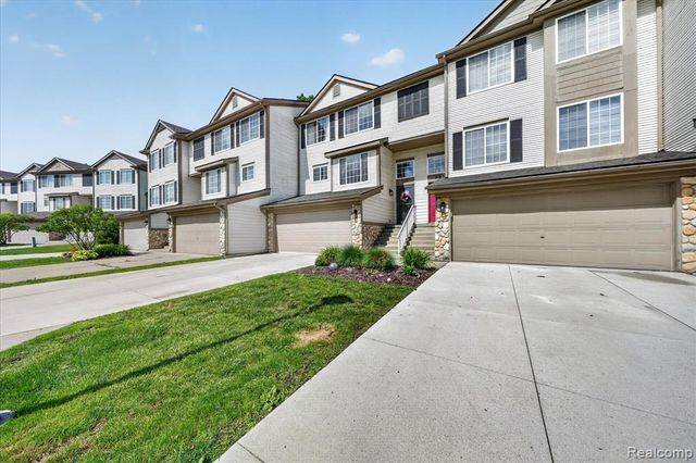 217 Oak Ridge Drive, Pontiac, MI 48341