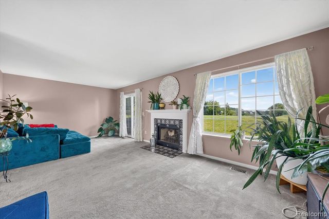 217 Oak Ridge Drive, Pontiac, MI 48341