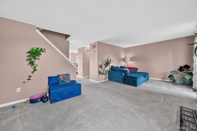217 Oak Ridge Drive, Pontiac, MI 48341