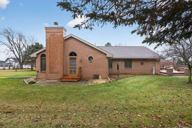 8131 E Creek Road, Janesville, WI 53546