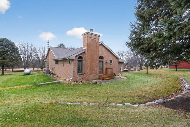 8131 E Creek Road, Janesville, WI 53546