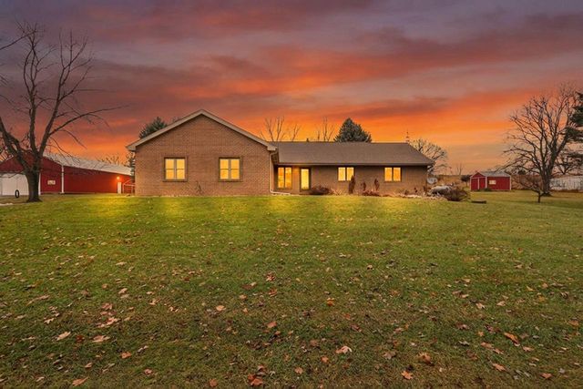 8131 E Creek Road, Janesville, WI 53546