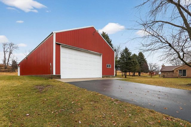 8131 E Creek Road, Janesville, WI 53546