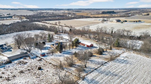 8131 E Creek Road, Janesville, WI 53546