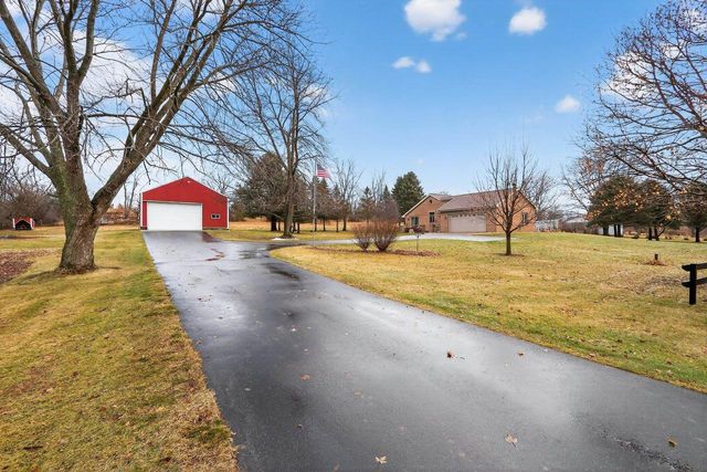 8131 E Creek Road, Janesville, WI 53546