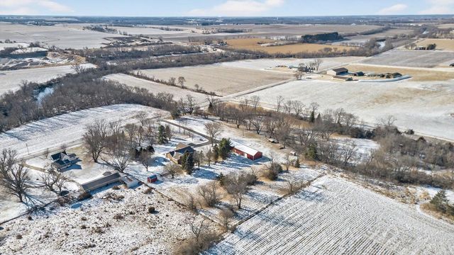 8131 E Creek Road, Janesville, WI 53546