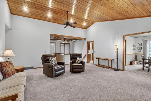 8131 E Creek Road, Janesville, WI 53546