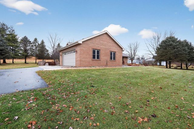 8131 E Creek Road, Janesville, WI 53546