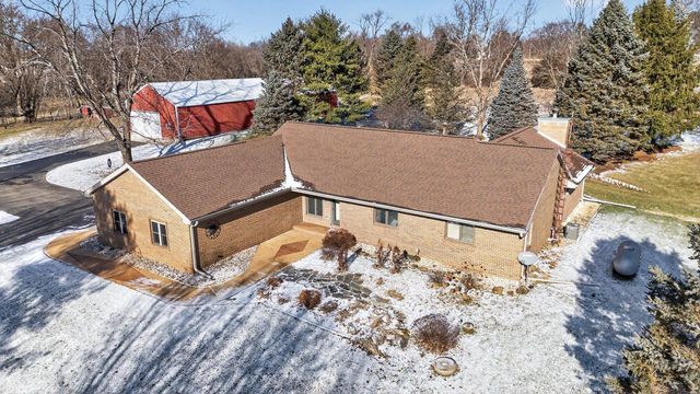 8131 E Creek Road, Janesville, WI 53546