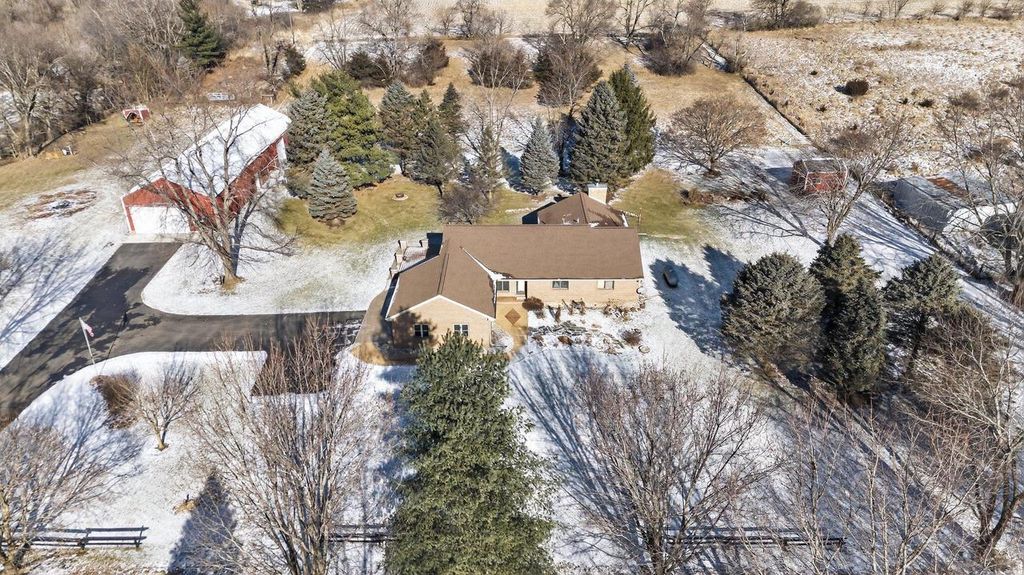8131 E Creek Road, Janesville, WI 53546