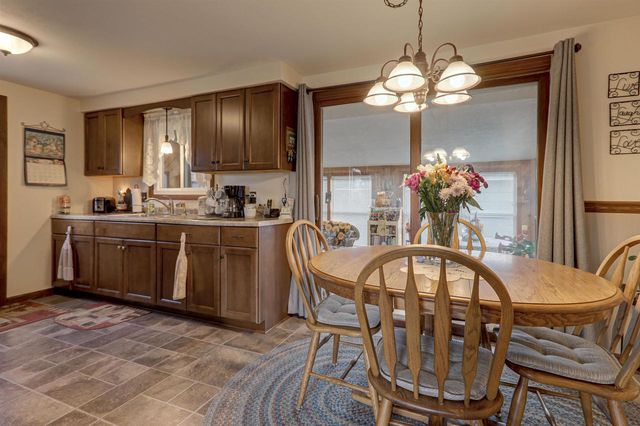 1021 APPLE BLOSSOM DRIVE, Neenah, WI 54956