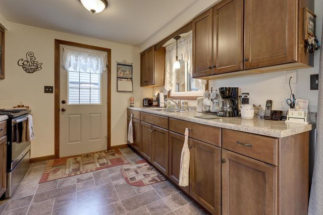 1021 APPLE BLOSSOM DRIVE, Neenah, WI 54956