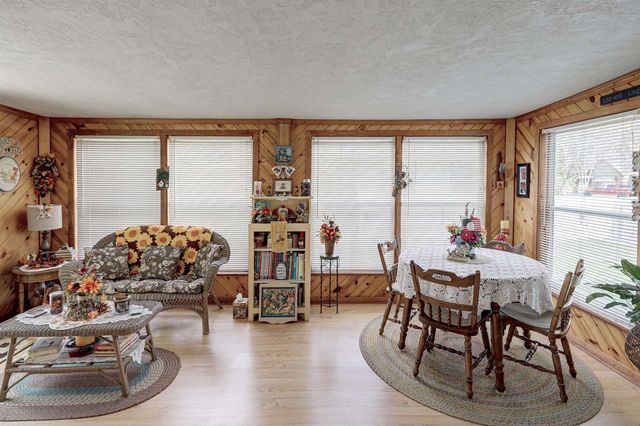 1021 APPLE BLOSSOM DRIVE, Neenah, WI 54956