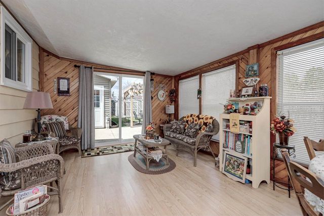 1021 APPLE BLOSSOM DRIVE, Neenah, WI 54956