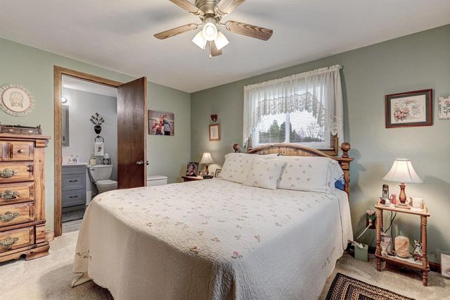 1021 APPLE BLOSSOM DRIVE, Neenah, WI 54956