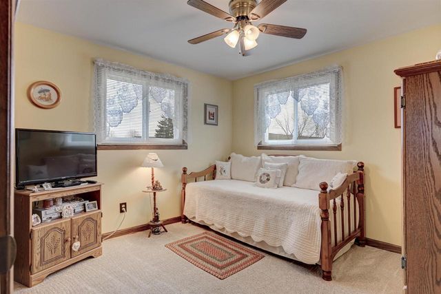 1021 APPLE BLOSSOM DRIVE, Neenah, WI 54956
