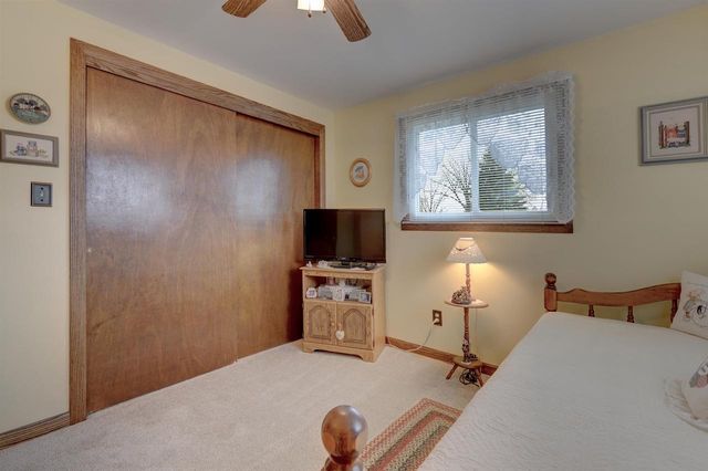 1021 APPLE BLOSSOM DRIVE, Neenah, WI 54956