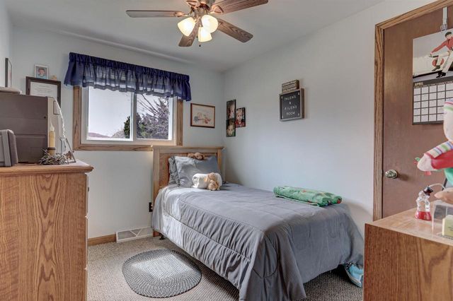1021 APPLE BLOSSOM DRIVE, Neenah, WI 54956