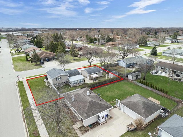 1021 APPLE BLOSSOM DRIVE, Neenah, WI 54956