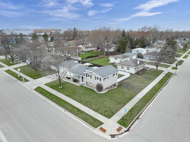 1021 APPLE BLOSSOM DRIVE, Neenah, WI 54956
