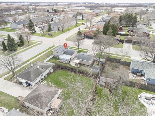 1021 APPLE BLOSSOM DRIVE, Neenah, WI 54956
