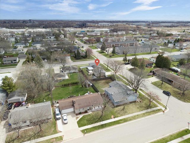 1021 APPLE BLOSSOM DRIVE, Neenah, WI 54956