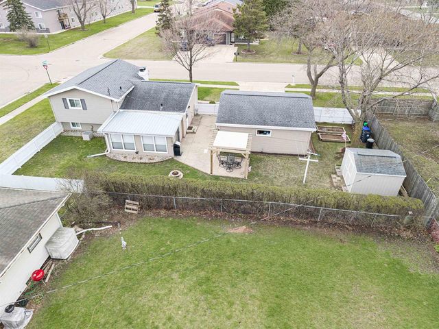 1021 APPLE BLOSSOM DRIVE, Neenah, WI 54956