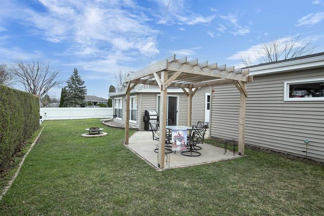 1021 APPLE BLOSSOM DRIVE, Neenah, WI 54956