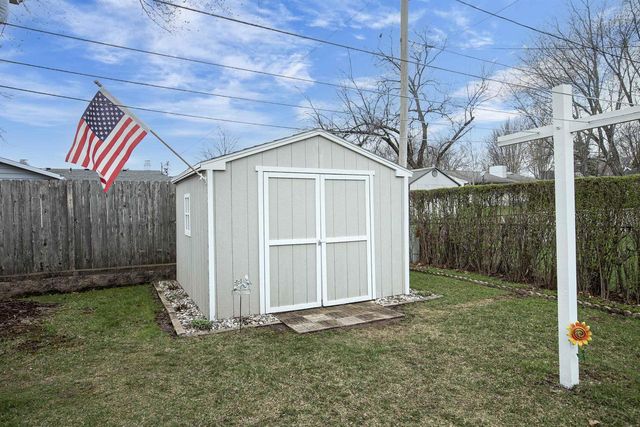 1021 APPLE BLOSSOM DRIVE, Neenah, WI 54956