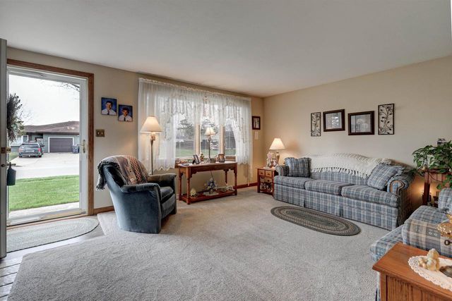 1021 APPLE BLOSSOM DRIVE, Neenah, WI 54956