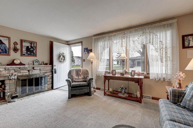 1021 APPLE BLOSSOM DRIVE, Neenah, WI 54956