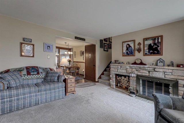 1021 APPLE BLOSSOM DRIVE, Neenah, WI 54956