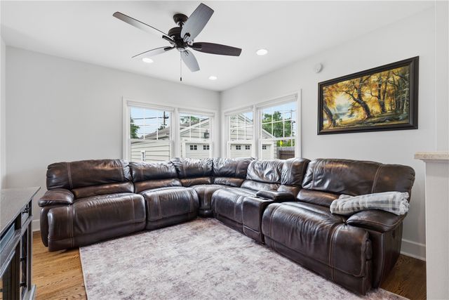 2610 E Avenue NE, Cedar Rapids, IA 52402