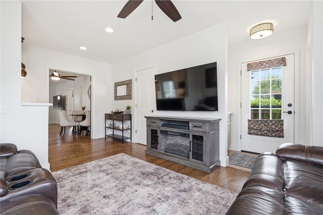 2610 E Avenue NE, Cedar Rapids, IA 52402
