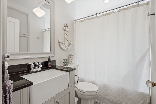 2610 E Avenue NE, Cedar Rapids, IA 52402