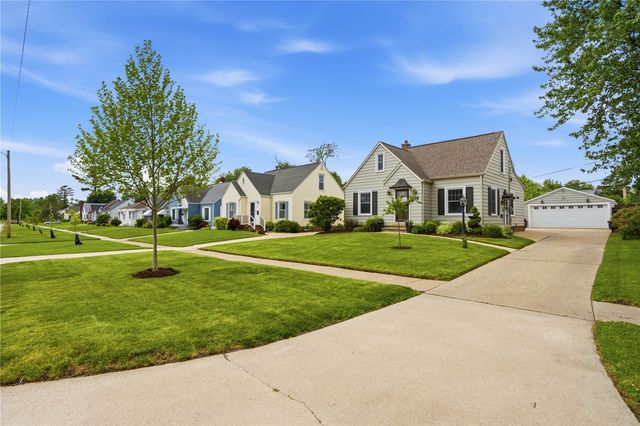 2610 E Avenue NE, Cedar Rapids, IA 52402