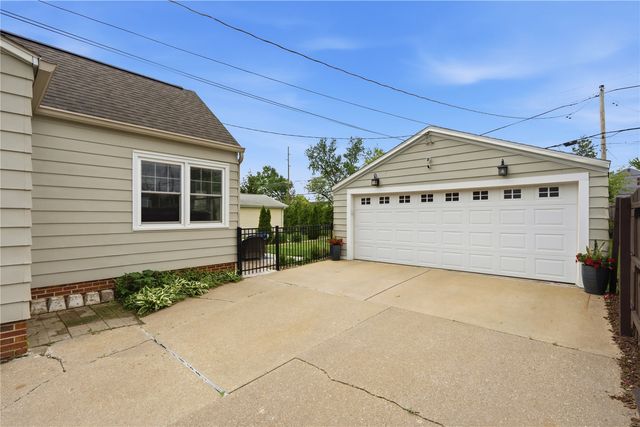 2610 E Avenue NE, Cedar Rapids, IA 52402