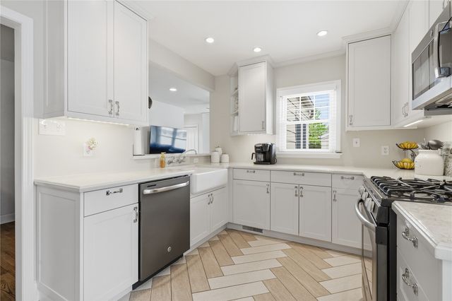 2610 E Avenue NE, Cedar Rapids, IA 52402